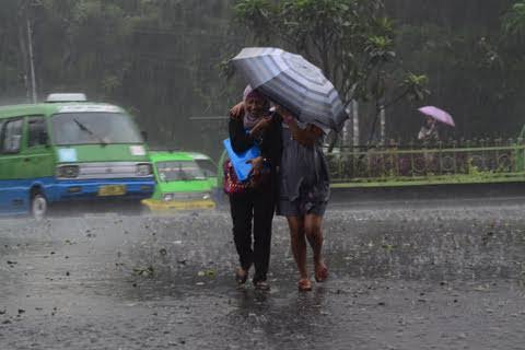 Ilustrasi cuaca weekend di Riau ada potensi hujan lebat (foto/int)